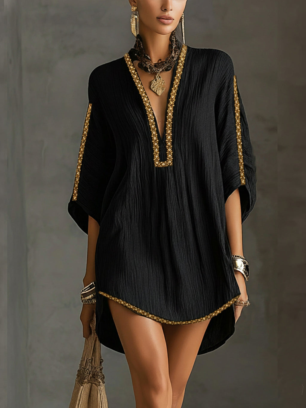 Αλεξάνδρα | Μαύρο κοντό φόρεμα με βαθύ V ντεκολτέ
